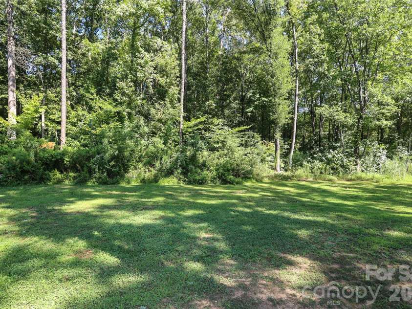 10105 Greenwood Court, Charlotte, NC 28215.  MLS# CAR4385864, YatesRealty ID 28186. 