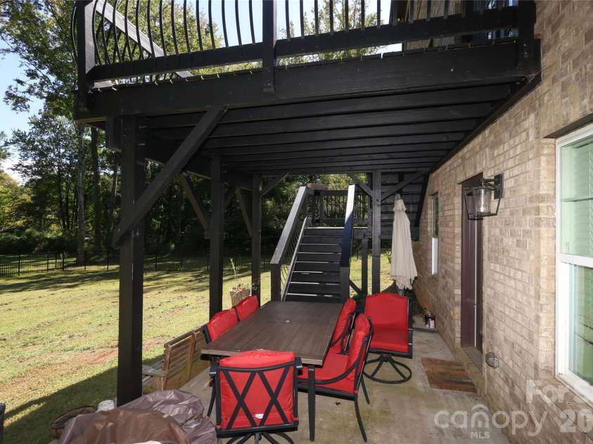 10105 Greenwood Court, Charlotte, NC 28215.  MLS# CAR4385864, YatesRealty ID 28186. 