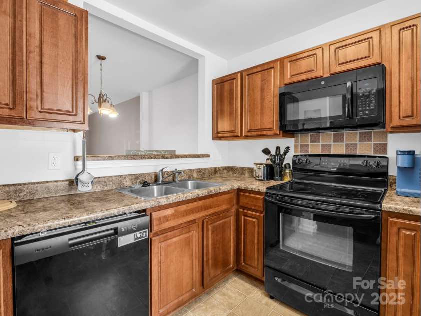 137 Thea Lane, Fletcher, NC 28732.  MLS# CAR4282031, YatesRealty ID 28187. 