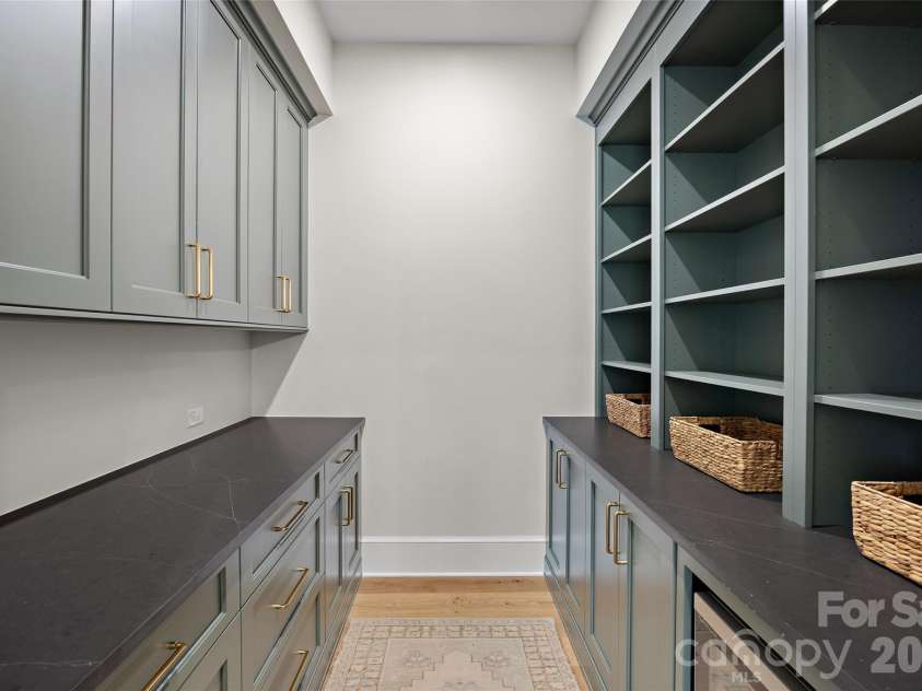 4811 Gaynor Road, Charlotte, NC 28211.  MLS# CAR4385993, YatesRealty ID 28187. 