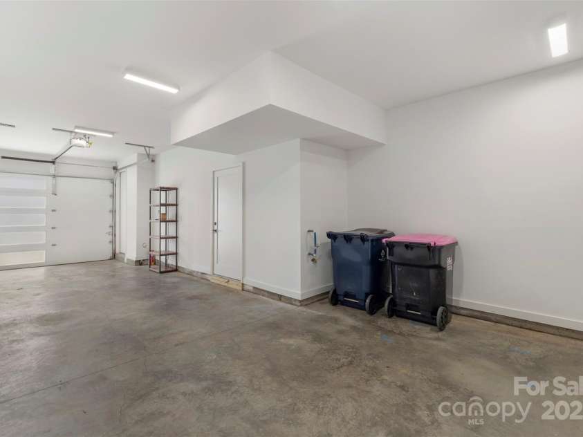 2653 Shenandoah Avenue, Charlotte, NC 28205.  MLS# CAR4264994, YatesRealty ID 28189. 2 car tandem garage, perfect for parking, storage or flex space!