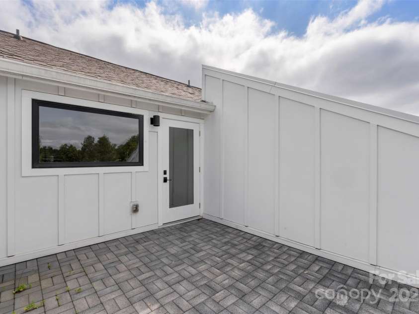 2653 Shenandoah Avenue, Charlotte, NC 28205.  MLS# CAR4264994, YatesRealty ID 28189. Spacious rooftop terrace