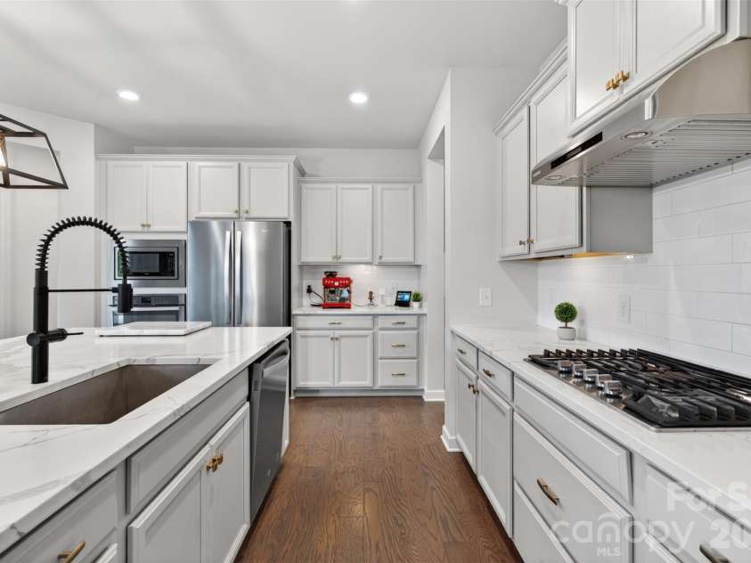 8224 Cornhill Avenue, Charlotte, NC 28277.  MLS# CAR4386432, YatesRealty ID 28189. Kitchen