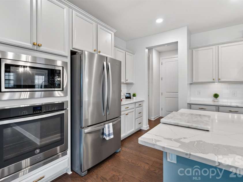 8224 Cornhill Avenue, Charlotte, NC 28277.  MLS# CAR4386432, YatesRealty ID 28189. Kitchen