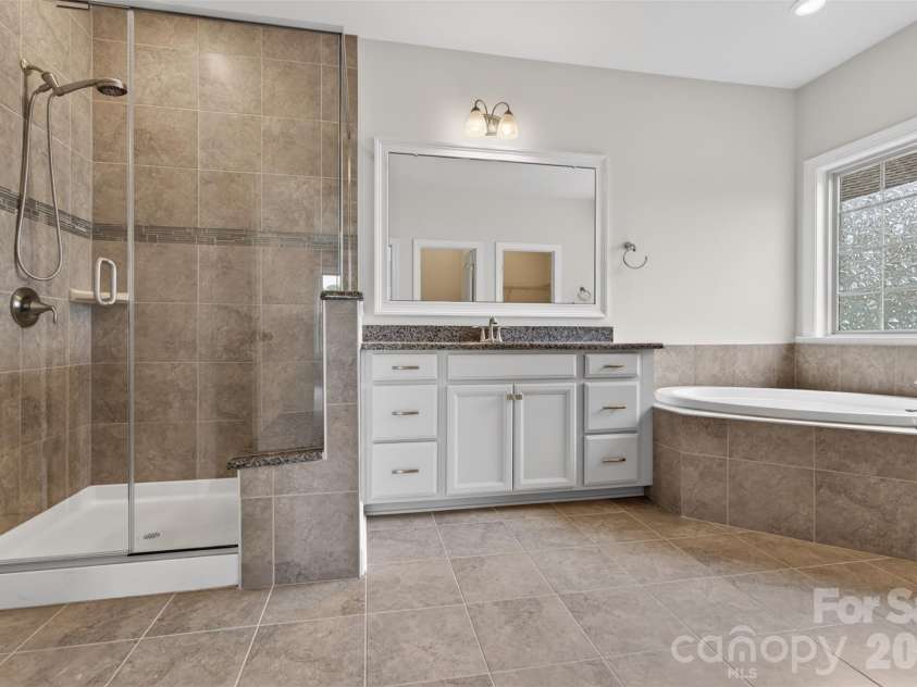 8224 Cornhill Avenue, Charlotte, NC 28277.  MLS# CAR4386432, YatesRealty ID 28189. Master Bath