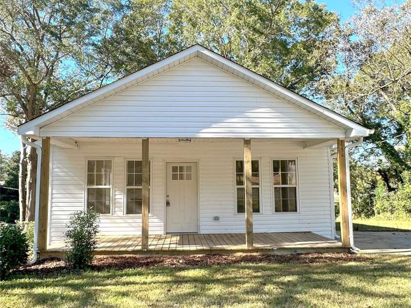 112 Maple Street, Shelby, NC 28150.  MLS# CAR4192952, YatesRealty ID 2819. Welcome to 112 Maple St