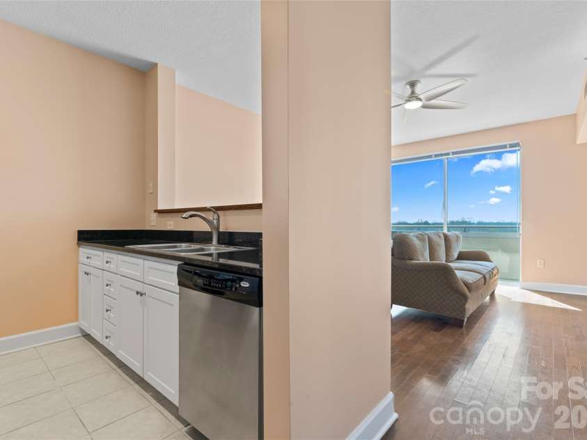 1315 East Boulevard, Charlotte, NC 28203.  MLS# CAR4337993, YatesRealty ID 2819. 