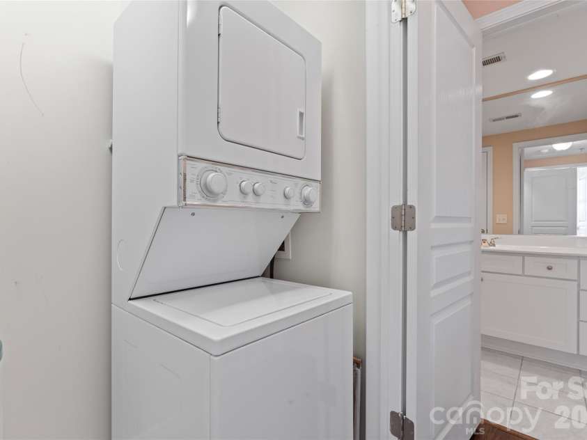 1315 East Boulevard, Charlotte, NC 28203.  MLS# CAR4337993, YatesRealty ID 2819. 