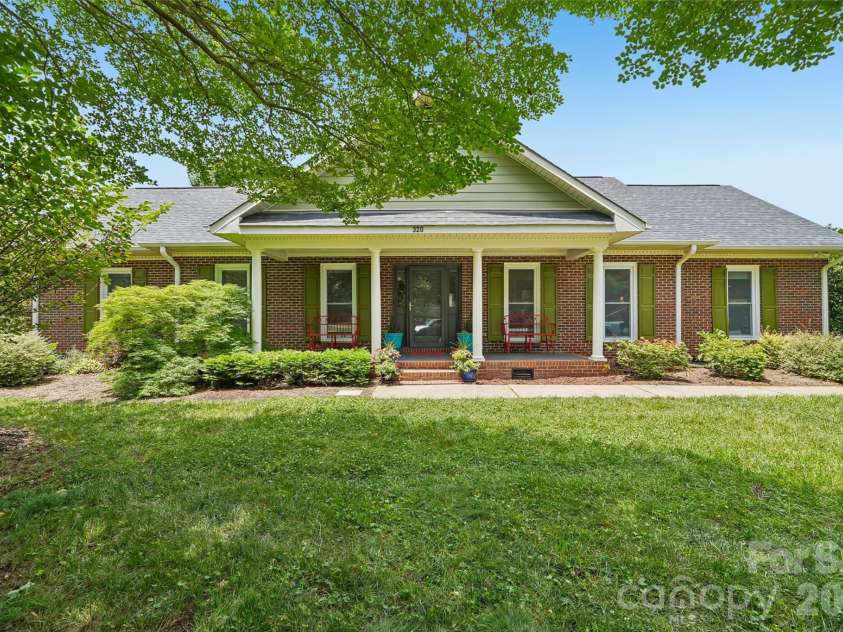320 Canvasback Road, Mooresville, NC 28117.  MLS# CAR4386561, YatesRealty ID 28190. 