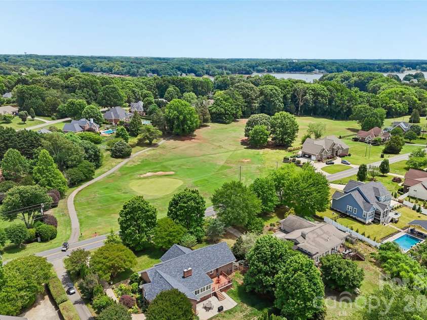 320 Canvasback Road, Mooresville, NC 28117.  MLS# CAR4386561, YatesRealty ID 28190. 