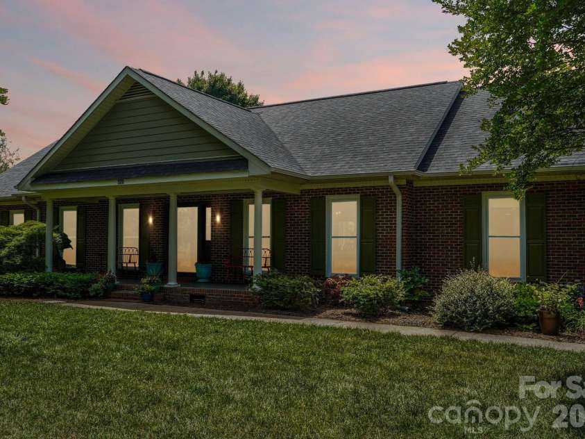 320 Canvasback Road, Mooresville, NC 28117.  MLS# CAR4386561, YatesRealty ID 28190. 