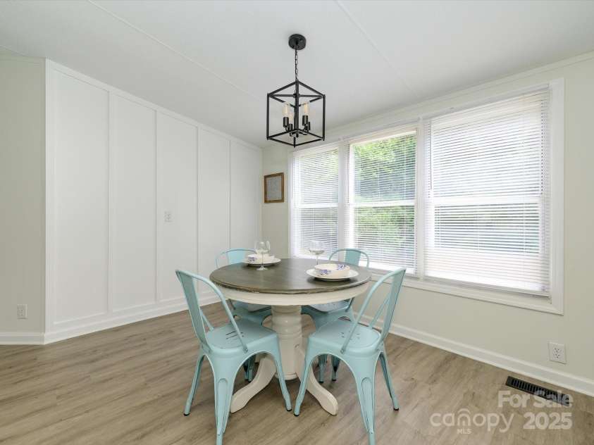 4833 Verde View Drive, Gastonia, NC 28056.  MLS# CAR4276387, YatesRealty ID 28190. View of breakfast nook/dining area in kitchen.