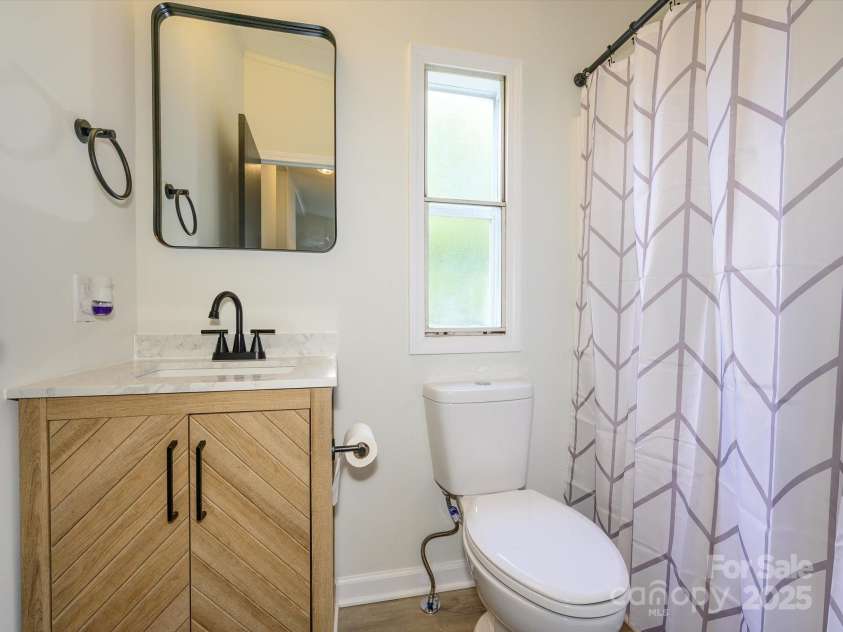 4833 Verde View Drive, Gastonia, NC 28056.  MLS# CAR4276387, YatesRealty ID 28190. View of hall bath with new vanity & more.
