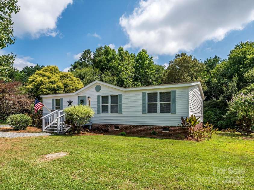 4833 Verde View Drive, Gastonia, NC 28056.  MLS# CAR4276387, YatesRealty ID 28190. View of home from the street.