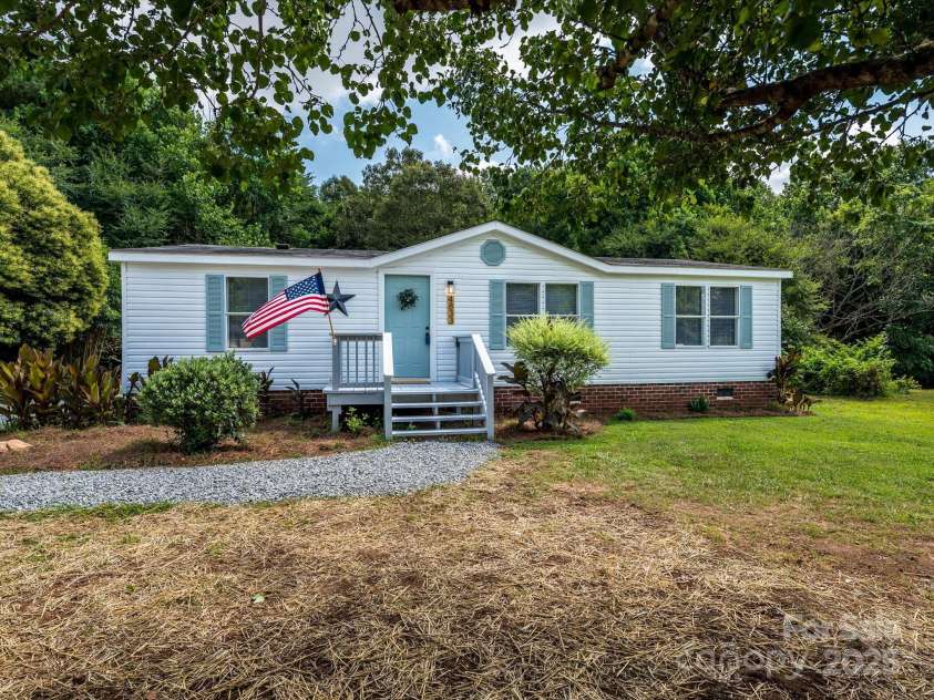 4833 Verde View Drive, Gastonia, NC 28056.  MLS# CAR4276387, YatesRealty ID 28190. Welcome Home!