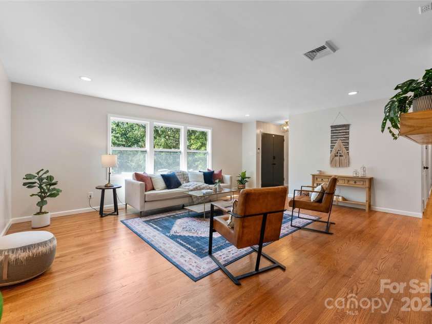 16 Graystone Road, Asheville, NC 28804.  MLS# CAR4281876, YatesRealty ID 28191. 
