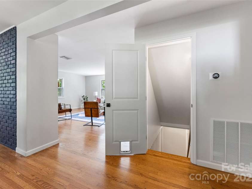 16 Graystone Road, Asheville, NC 28804.  MLS# CAR4281876, YatesRealty ID 28191. 