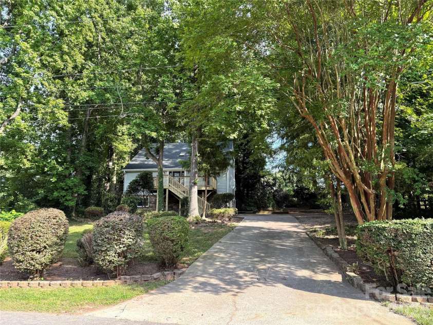 21123 Rio Oro Drive, Cornelius, NC 28031.  MLS# CAR4387095, YatesRealty ID 28192. 