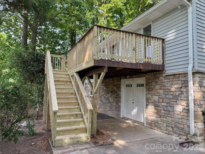21123 Rio Oro Drive, Cornelius, NC 28031.  MLS# CAR4387095, YatesRealty ID 28192. 