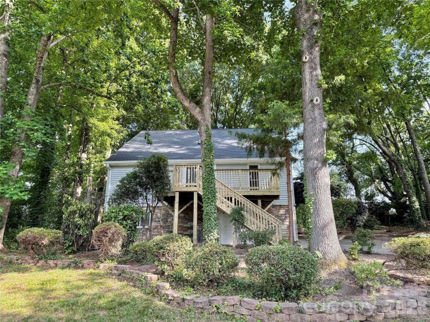 21123 Rio Oro Drive, Cornelius, NC 28031.  MLS# CAR4387095, YatesRealty ID 28192. 