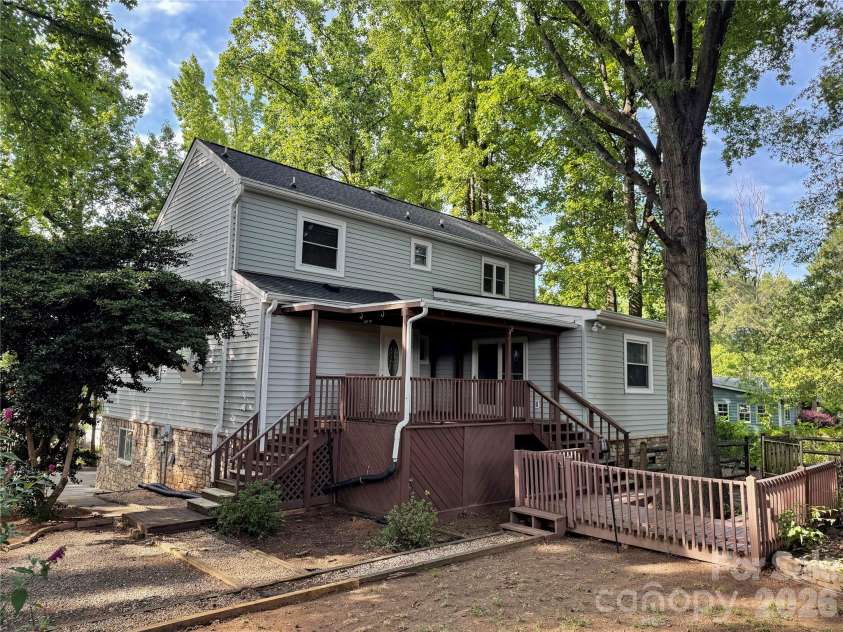 21123 Rio Oro Drive, Cornelius, NC 28031.  MLS# CAR4387095, YatesRealty ID 28192. 