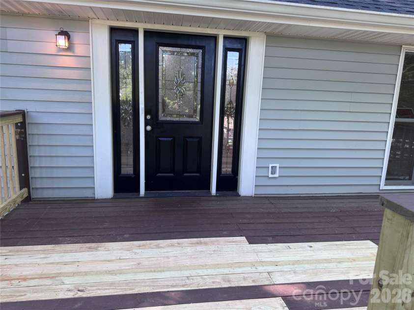 21123 Rio Oro Drive, Cornelius, NC 28031.  MLS# CAR4387095, YatesRealty ID 28192. Exterior front door