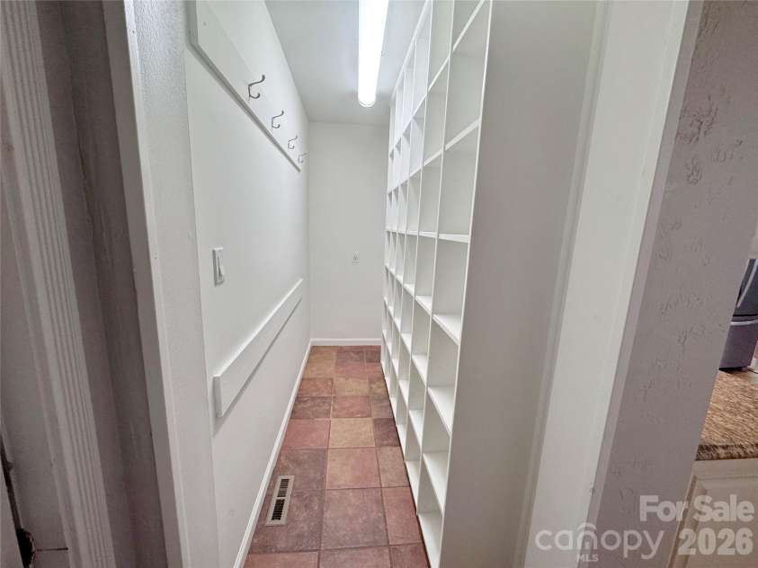 21123 Rio Oro Drive, Cornelius, NC 28031.  MLS# CAR4387095, YatesRealty ID 28192. Pantry