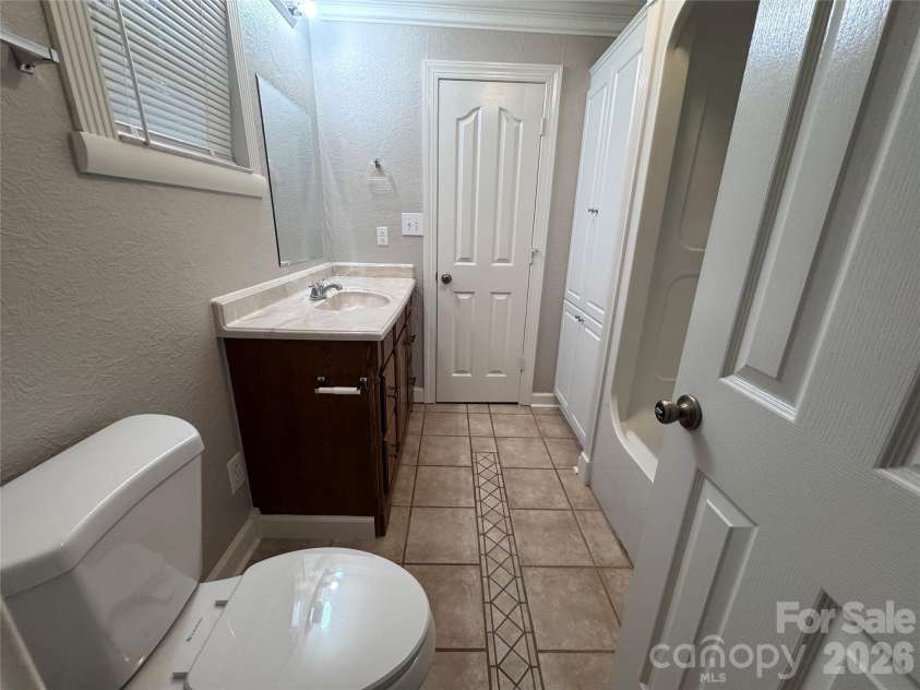 21123 Rio Oro Drive, Cornelius, NC 28031.  MLS# CAR4387095, YatesRealty ID 28192. Upstairs bathroom