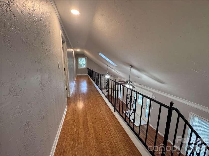 21123 Rio Oro Drive, Cornelius, NC 28031.  MLS# CAR4387095, YatesRealty ID 28192. Upstairs walkway