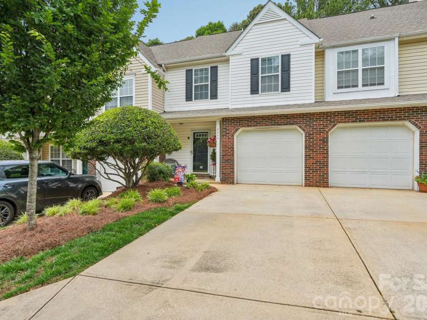 8406 Southgate Commons Drive, Charlotte, NC 28277.  MLS# CAR4387789, YatesRealty ID 28193. 