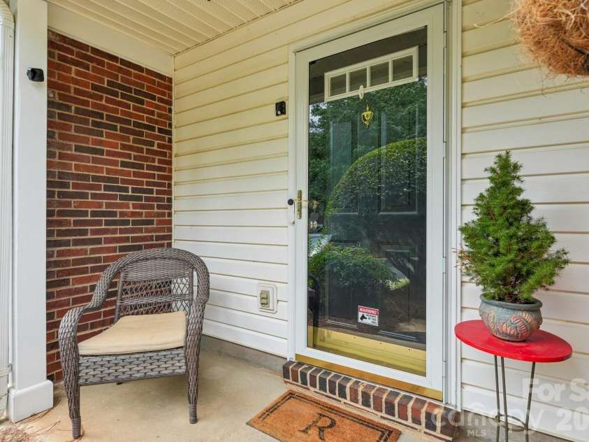 8406 Southgate Commons Drive, Charlotte, NC 28277.  MLS# CAR4387789, YatesRealty ID 28193. 