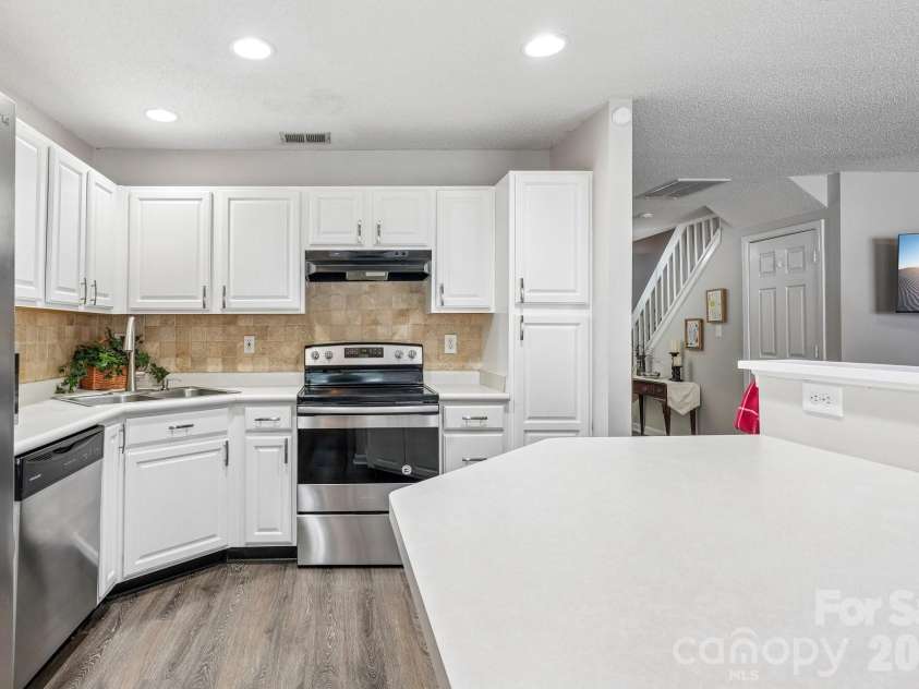 8406 Southgate Commons Drive, Charlotte, NC 28277.  MLS# CAR4387789, YatesRealty ID 28193. 