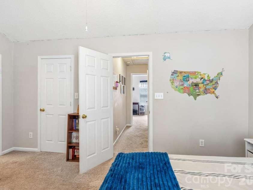 8406 Southgate Commons Drive, Charlotte, NC 28277.  MLS# CAR4387789, YatesRealty ID 28193. 
