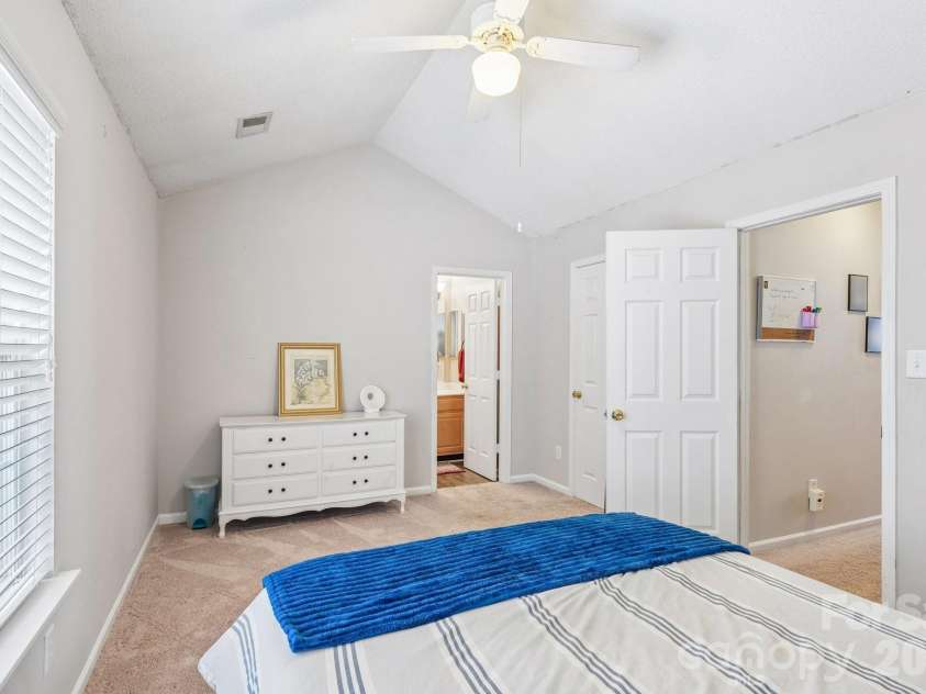 8406 Southgate Commons Drive, Charlotte, NC 28277.  MLS# CAR4387789, YatesRealty ID 28193. 