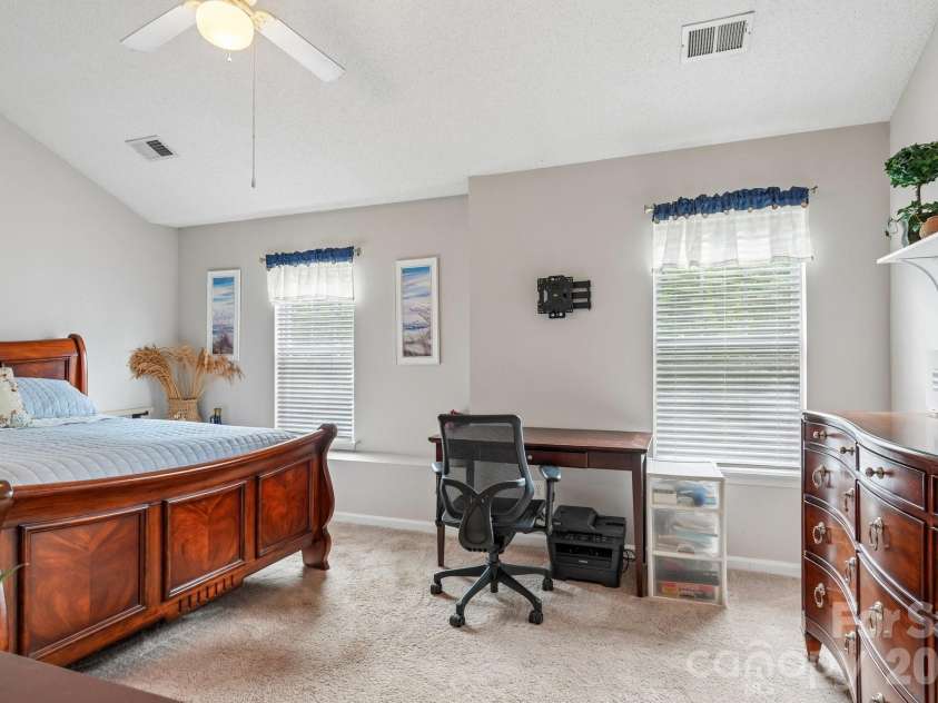 8406 Southgate Commons Drive, Charlotte, NC 28277.  MLS# CAR4387789, YatesRealty ID 28193. 
