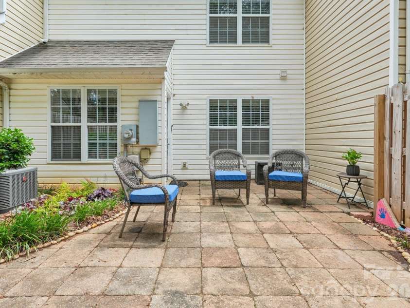 8406 Southgate Commons Drive, Charlotte, NC 28277.  MLS# CAR4387789, YatesRealty ID 28193. 