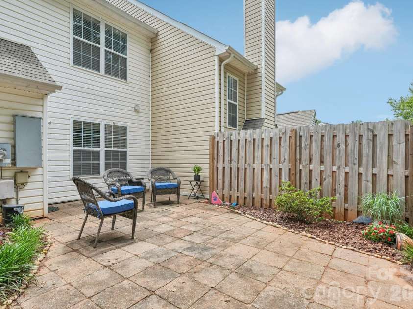 8406 Southgate Commons Drive, Charlotte, NC 28277.  MLS# CAR4387789, YatesRealty ID 28193. 