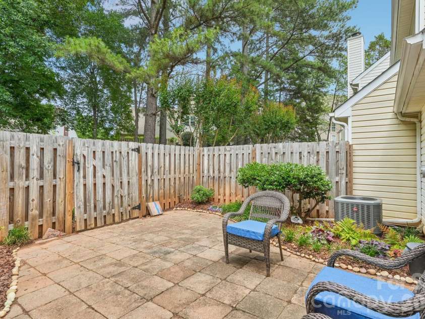 8406 Southgate Commons Drive, Charlotte, NC 28277.  MLS# CAR4387789, YatesRealty ID 28193. 