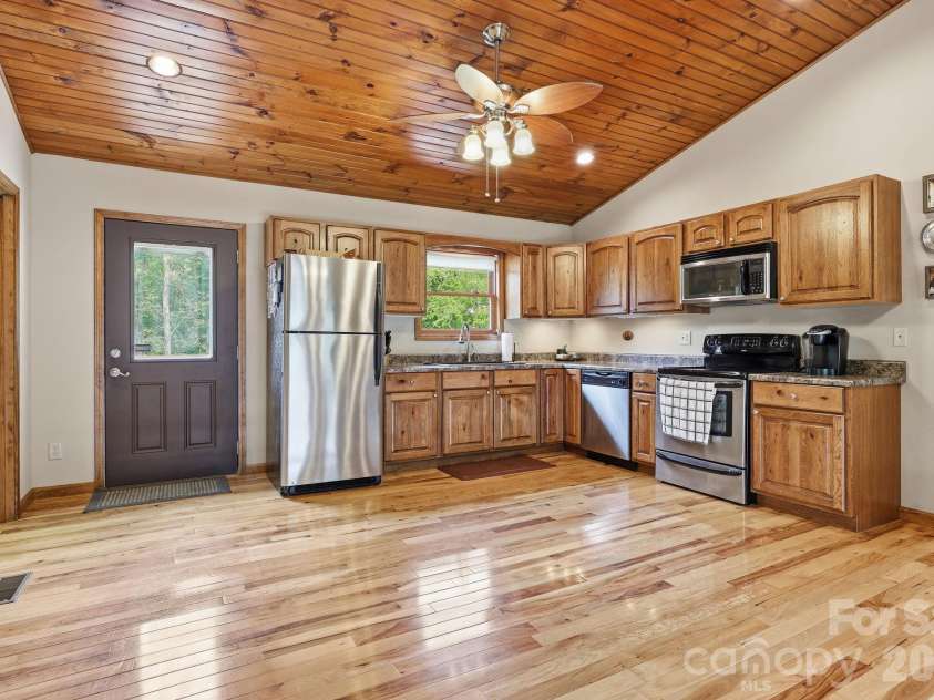 168 Barefoot Cove, Burnsville, NC 28714.  MLS# CAR4387898, YatesRealty ID 28194. 