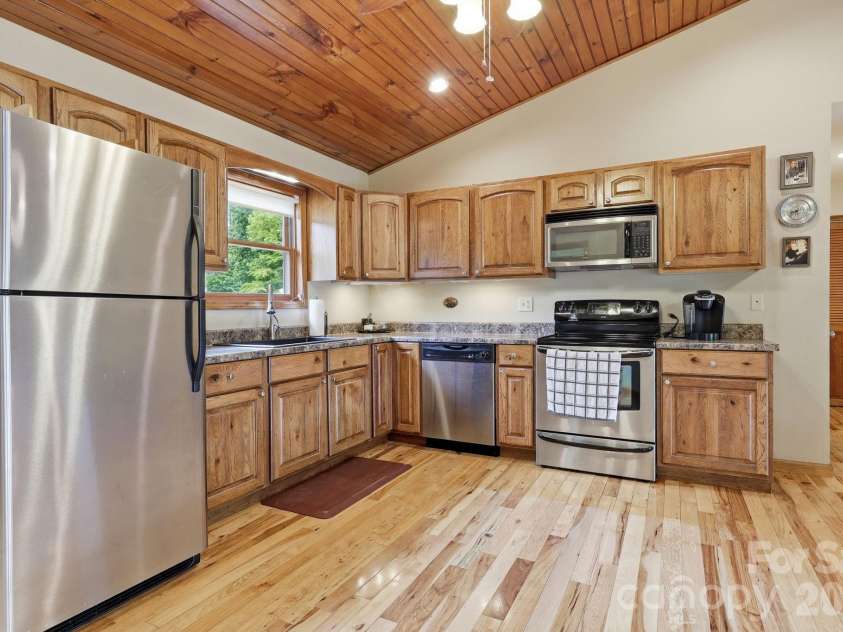 168 Barefoot Cove, Burnsville, NC 28714.  MLS# CAR4387898, YatesRealty ID 28194. 