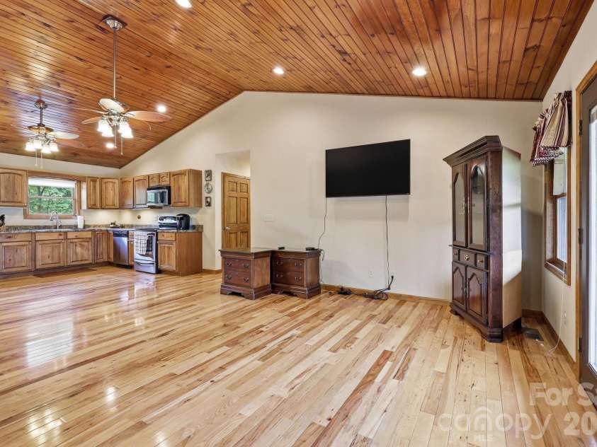 168 Barefoot Cove, Burnsville, NC 28714.  MLS# CAR4387898, YatesRealty ID 28194. 