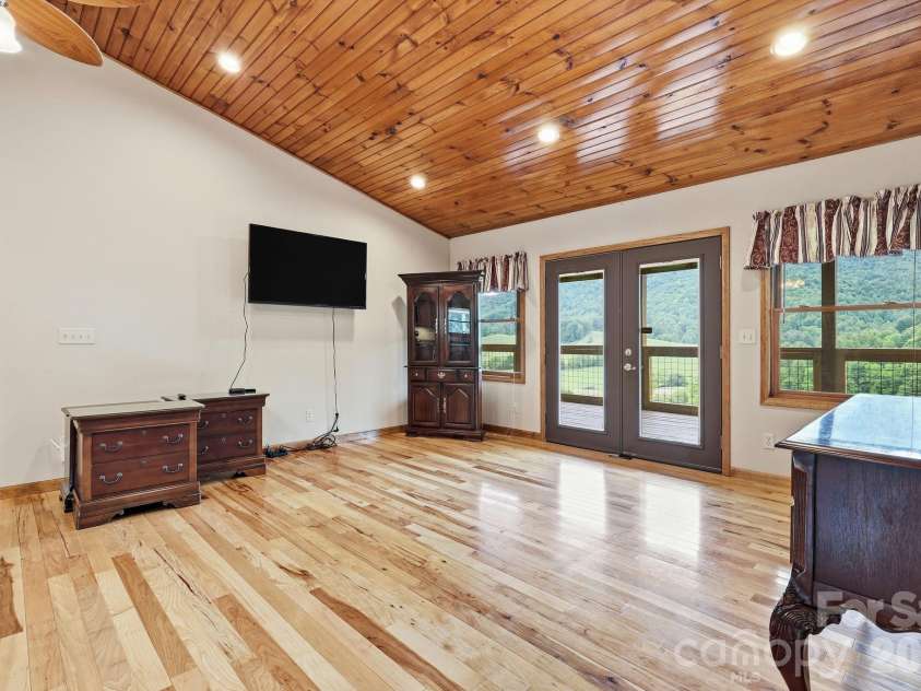 168 Barefoot Cove, Burnsville, NC 28714.  MLS# CAR4387898, YatesRealty ID 28194. 