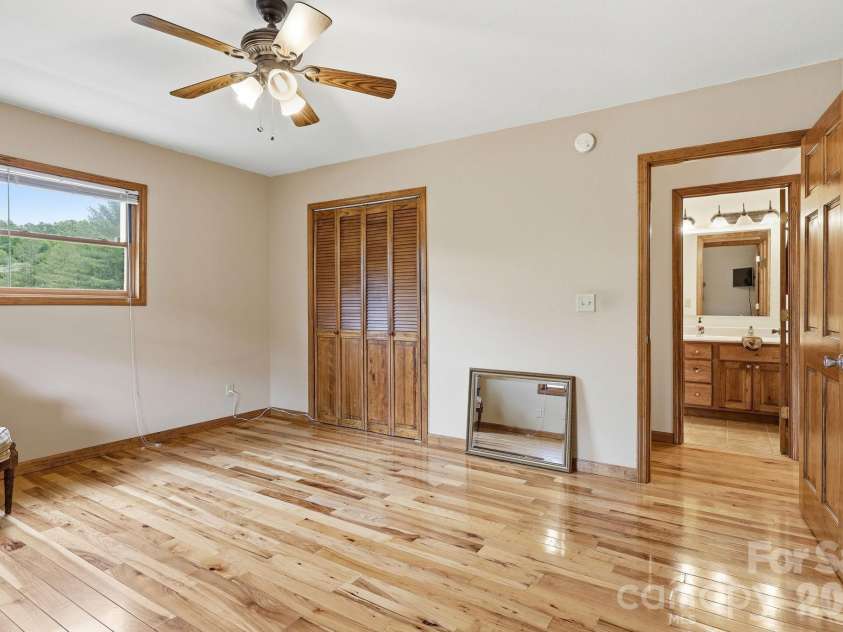168 Barefoot Cove, Burnsville, NC 28714.  MLS# CAR4387898, YatesRealty ID 28194. 