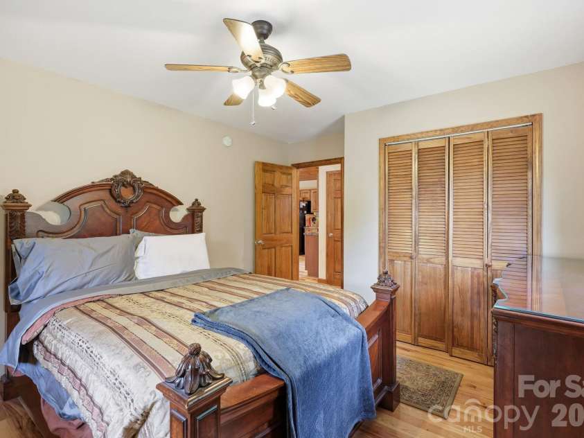 168 Barefoot Cove, Burnsville, NC 28714.  MLS# CAR4387898, YatesRealty ID 28194. 