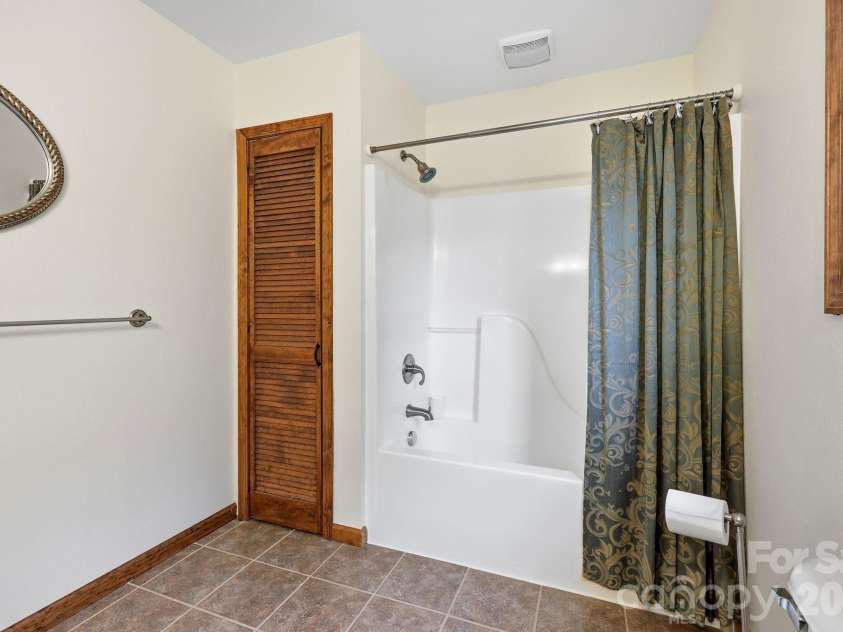168 Barefoot Cove, Burnsville, NC 28714.  MLS# CAR4387898, YatesRealty ID 28194. 