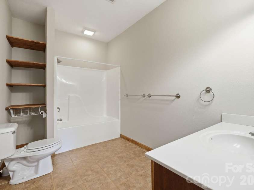 168 Barefoot Cove, Burnsville, NC 28714.  MLS# CAR4387898, YatesRealty ID 28194. 