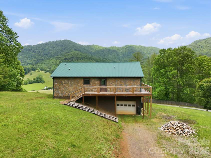 168 Barefoot Cove, Burnsville, NC 28714.  MLS# CAR4387898, YatesRealty ID 28194. 