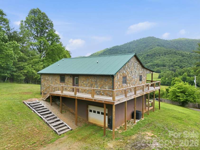 168 Barefoot Cove, Burnsville, NC 28714.  MLS# CAR4387898, YatesRealty ID 28194. 