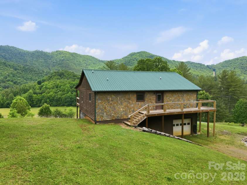 168 Barefoot Cove, Burnsville, NC 28714.  MLS# CAR4387898, YatesRealty ID 28194. 