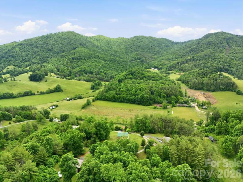 168 Barefoot Cove, Burnsville, NC 28714.  MLS# CAR4387898, YatesRealty ID 28194. 